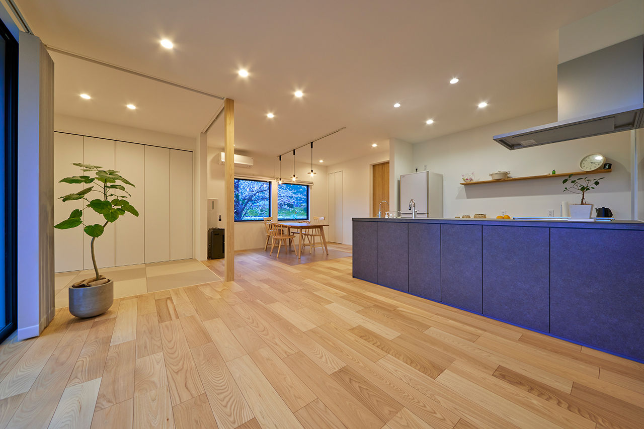 ストークホーム 【2000万円台×平屋】窓から桜の木を眺める暮らし。高天井で開放感たっぷり、外とつながるナチュラルな平屋の建築実例画像3