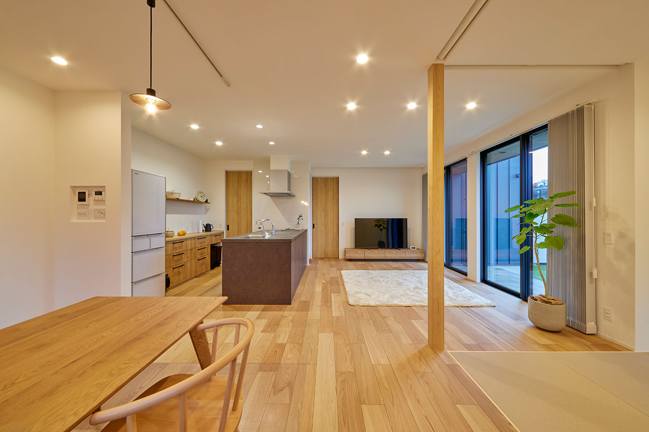 ストークホーム 【2000万円台×平屋】窓から桜の木を眺める暮らし。高天井で開放感たっぷり、外とつながるナチュラルな平屋の建築実例画像4