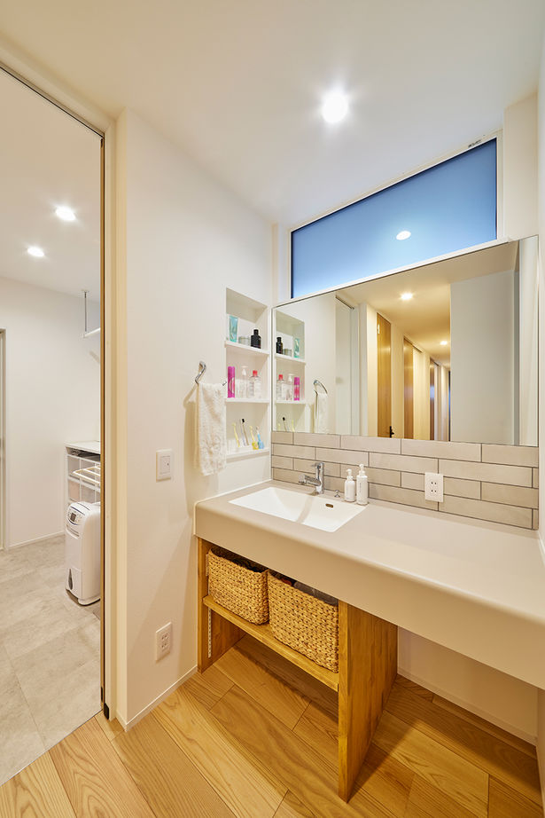 ストークホーム 【2000万円台×平屋】窓から桜の木を眺める暮らし。高天井で開放感たっぷり、外とつながるナチュラルな平屋の建築実例画像9