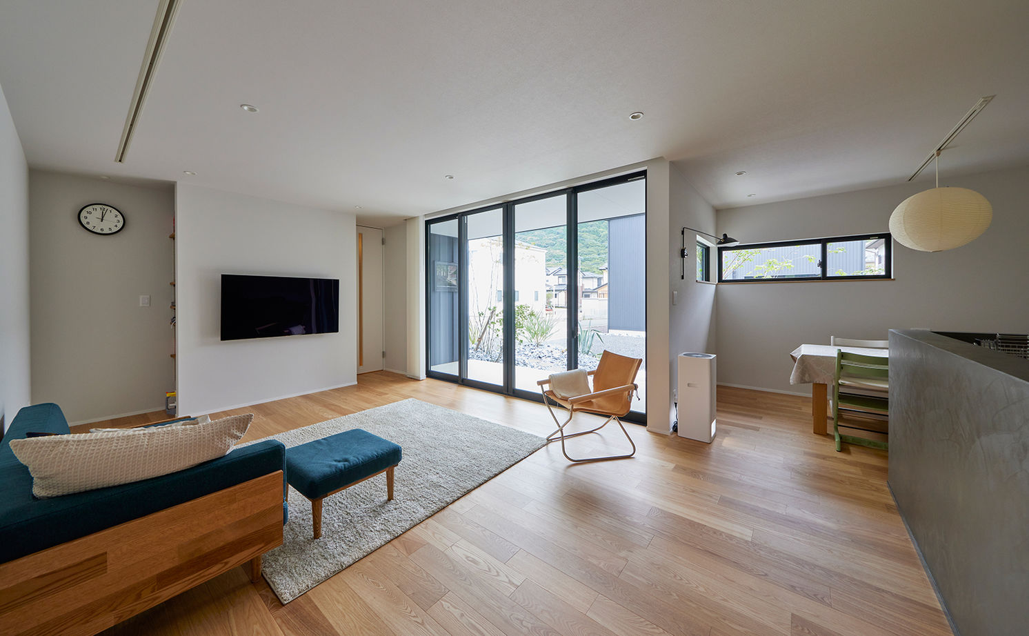 ストークホーム 【岐阜市×2000万円台×間取り図有】上質でシンプルな建築家デザイン。庭とリビングがつながるコの字型の家の建築実例画像5