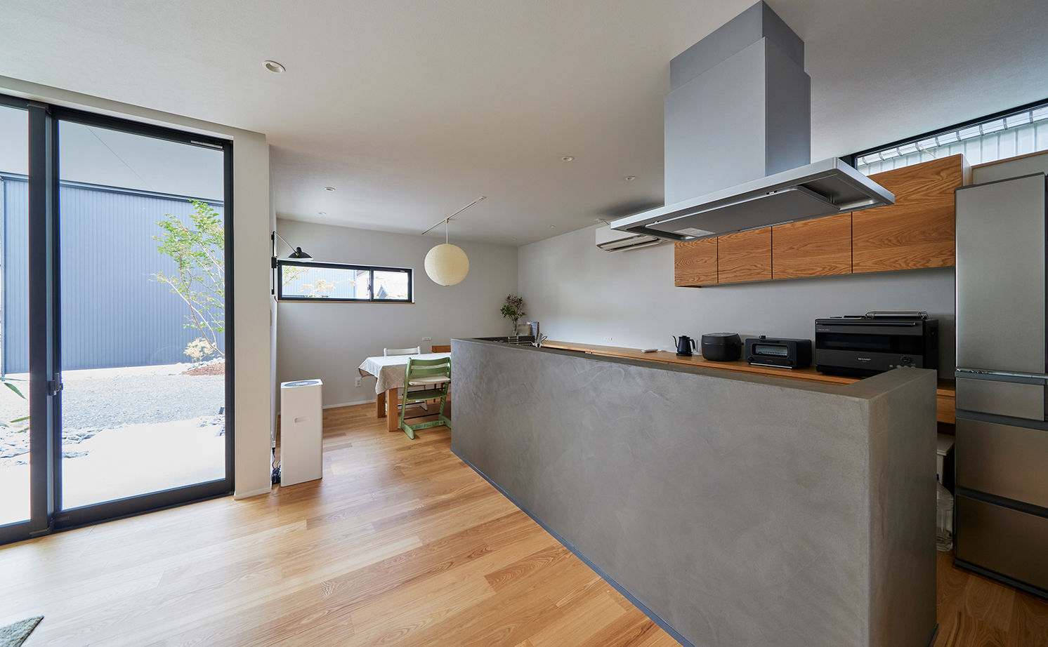 ストークホーム 【岐阜市×2000万円台×間取り図有】上質でシンプルな建築家デザイン。庭とリビングがつながるコの字型の家の建築実例画像8