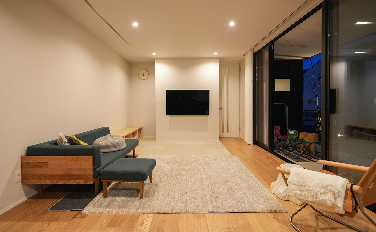 ストークホーム 【岐阜市×2000万円台×間取り図有】上質でシンプルな建築家デザイン。庭とリビングがつながるコの字型の家の建築実例画像13