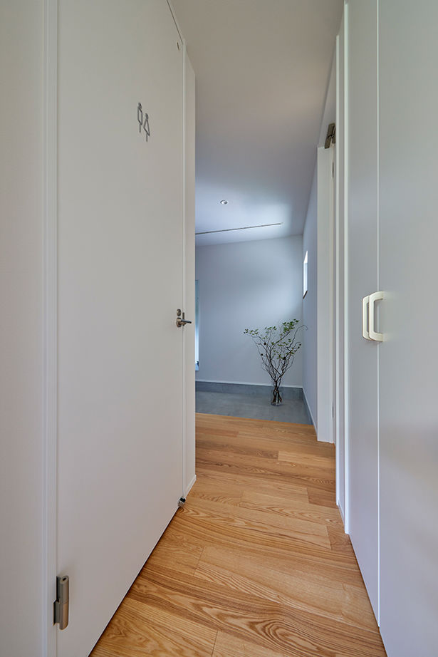 ストークホーム 【岐阜市×2000万円台×間取り図有】上質でシンプルな建築家デザイン。庭とリビングがつながるコの字型の家の建築実例画像20