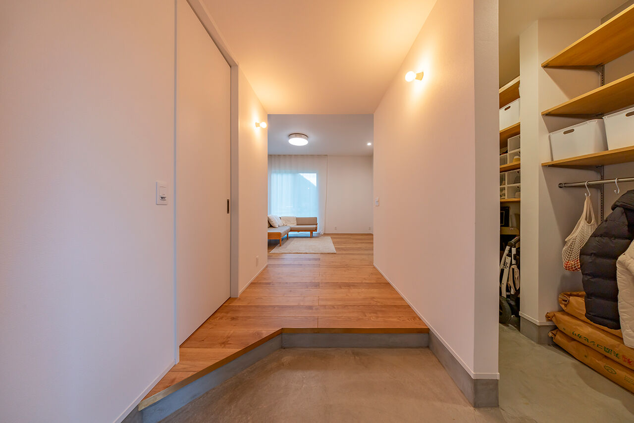 ストークホーム 【平屋×延床30坪台×間取り図有】コンパクトな動線でシンプルに暮らす。白いガルバリウムの平屋の建築実例画像4