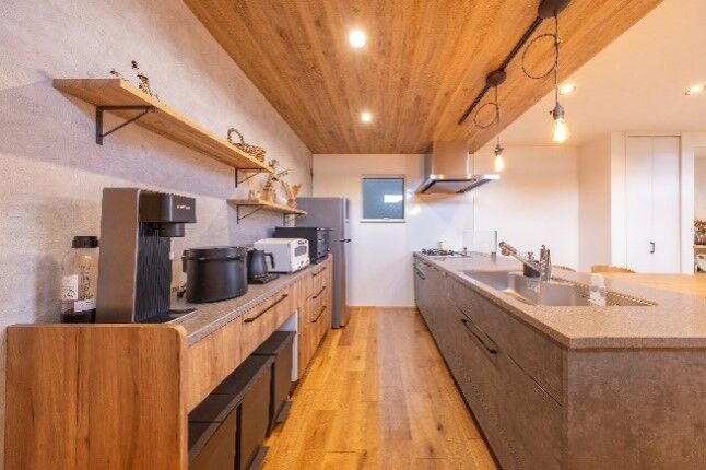 ストークホーム 【土地50坪台/間口5.4m/狭小/2階建て/3LDK】吹抜け+スキップフロアで面積以上の開放感を感じるおうちの建築実例画像3