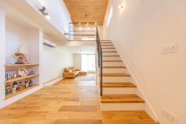 ストークホーム 【土地50坪台/間口5.4m/狭小/2階建て/3LDK】吹抜け+スキップフロアで面積以上の開放感を感じるおうちの建築実例画像4