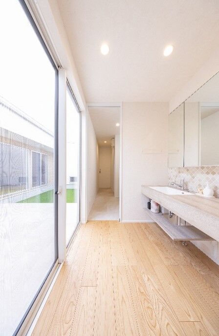 ストークホーム 【平屋/中庭/3LDK】中庭から光を届ける　プライバシーを確保しながら家族がのびのび育つロの字型の平屋の建築実例画像10