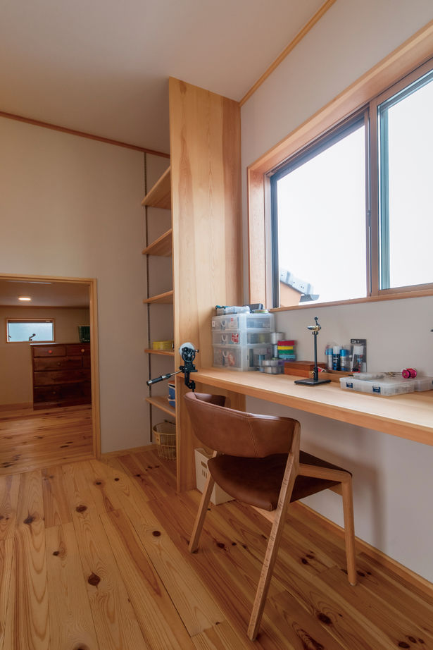 新日本建設 【1階寝室/スキップフロア】土間とリビングが直結！仕切りのない広々空間で、将来は1階だけで暮らせる家の建築実例画像10