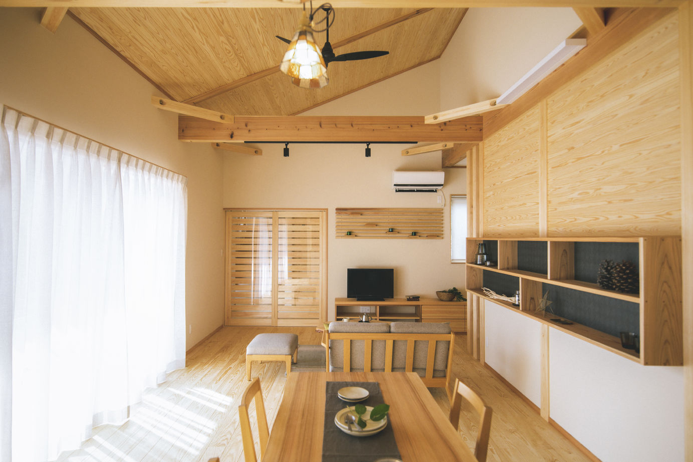 新日本建設 【平屋/中庭/和モダン】愛犬2匹が喜ぶドッグランのような広々とした中庭のある平屋の建築実例画像6