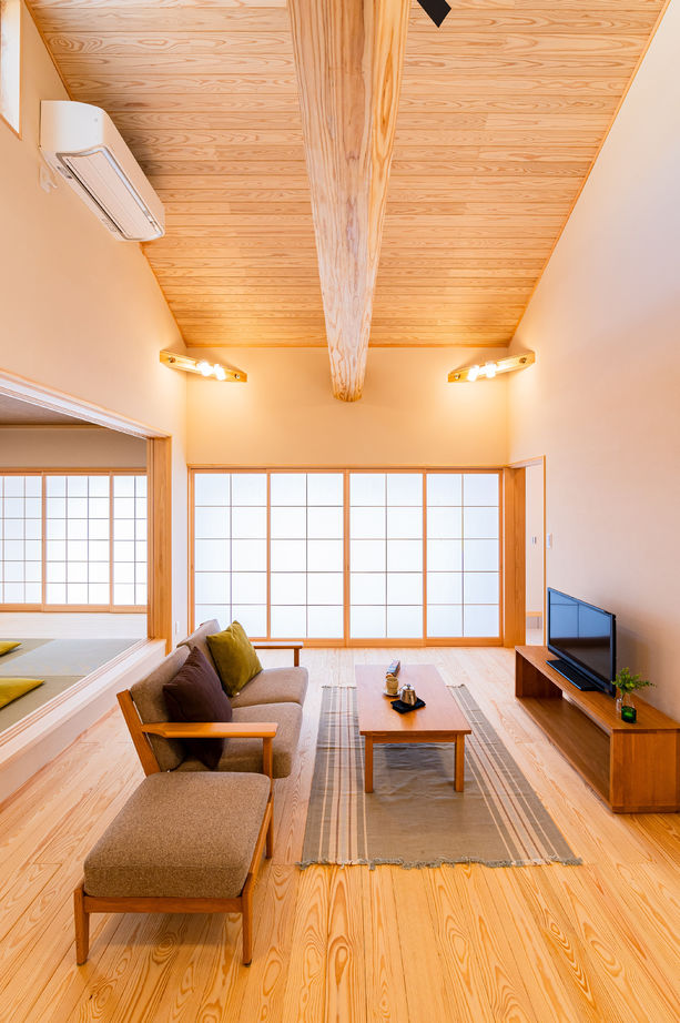 新日本建設 【吹き抜け/通り土間/スキップフロア】人がたくさん集まる大空間LDKのある平屋風に暮らせる2階建ての建築実例画像5