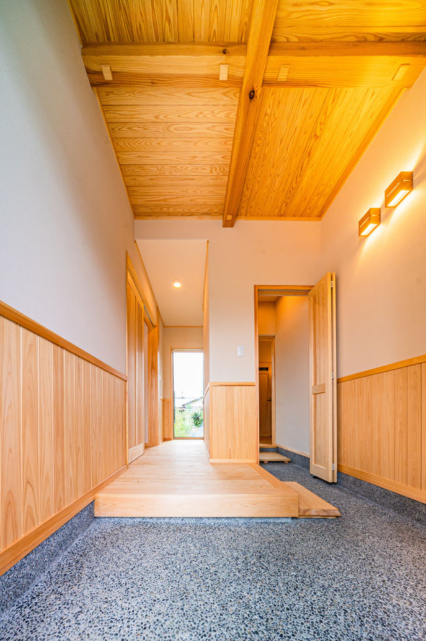 新日本建設 【平屋/和モダン/勾配天井】大きな窓から光をたっぷり取り込んだ開放的で明るい平屋の建築実例画像3