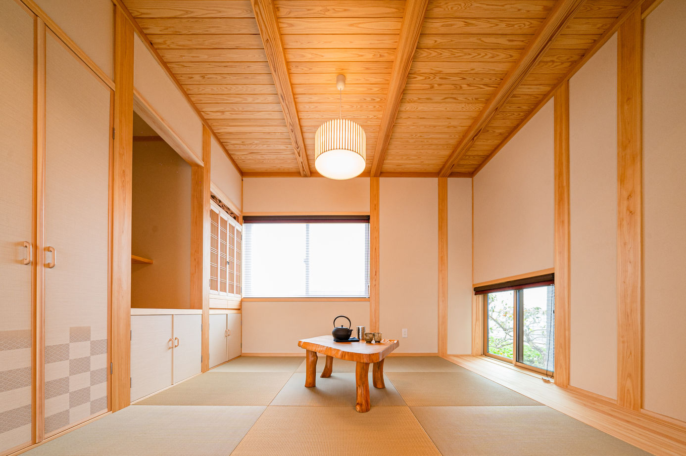 新日本建設 【平屋/和モダン/勾配天井】大きな窓から光をたっぷり取り込んだ開放的で明るい平屋の建築実例画像6
