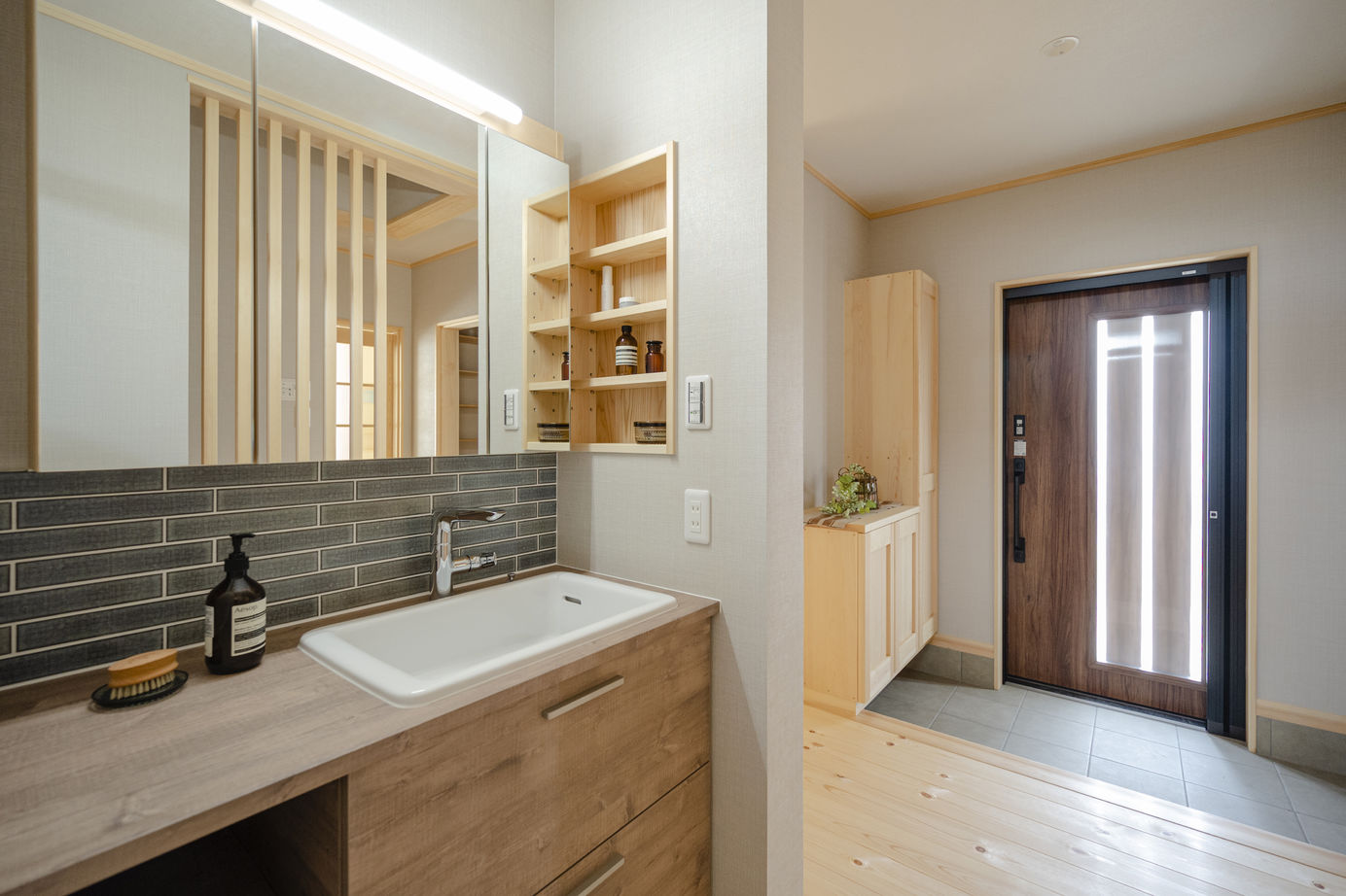 新日本建設 【二世帯/3世代同居/家事ラク動線】6人家族が気兼ねなく暮らせる将来も安心の二世帯住宅の建築実例画像2