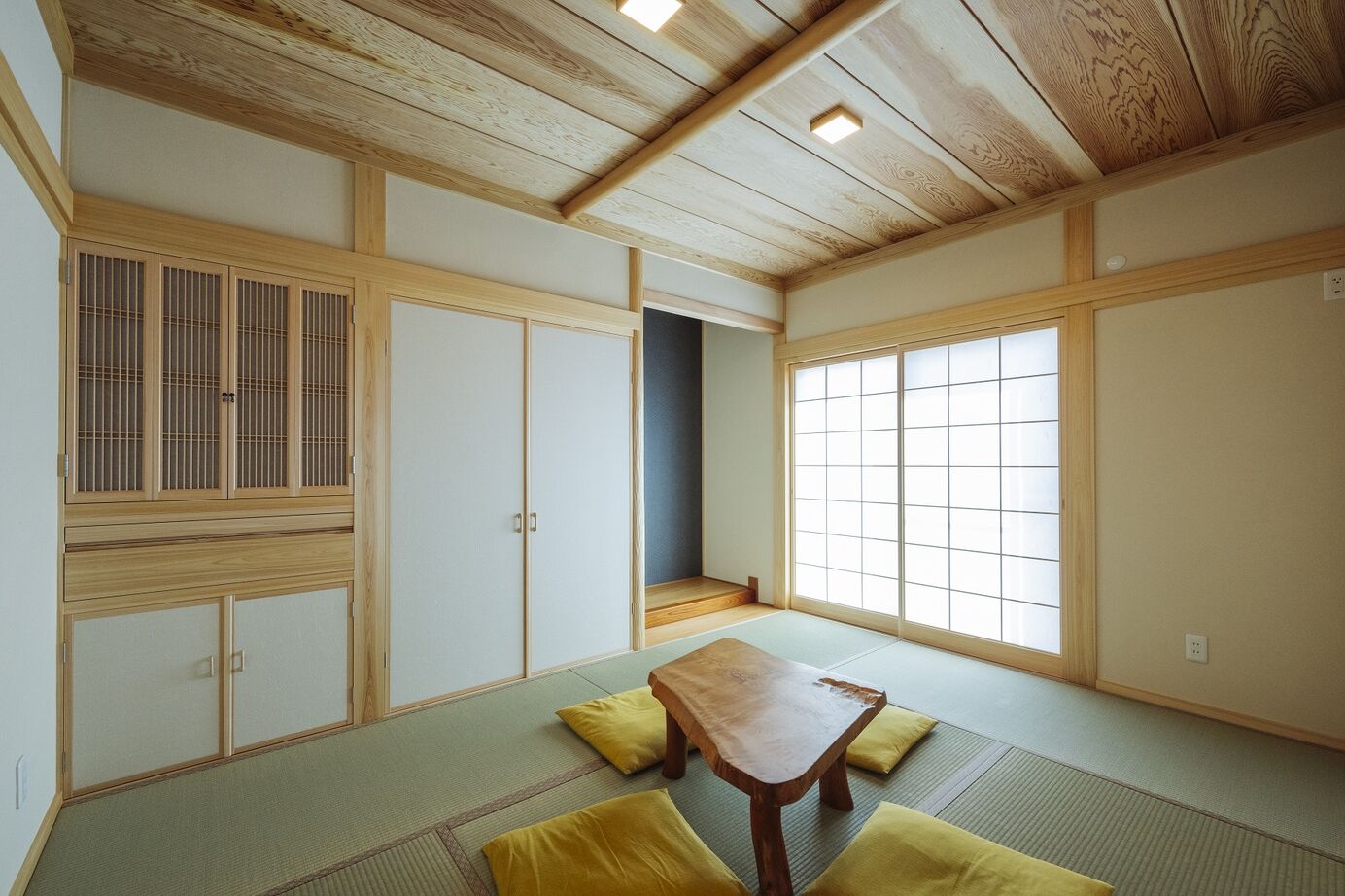 新日本建設 【平屋/勾配天井/ウッドデッキ/ワンフロア】ちょうどいい距離感で暮らせる二人暮らしの和モダンのお家の建築実例画像3