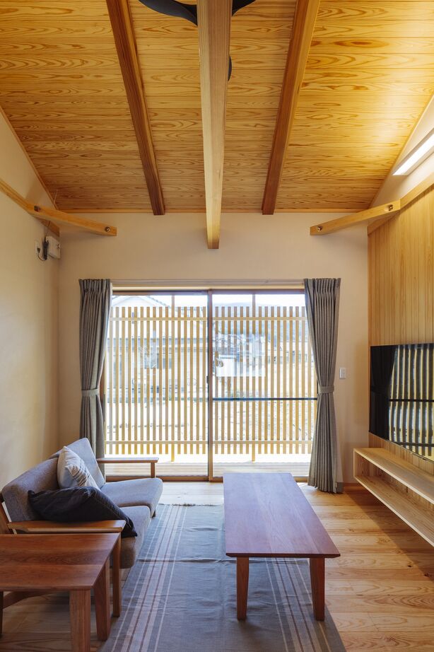 新日本建設 【平屋/勾配天井/ウッドデッキ/ワンフロア】ちょうどいい距離感で暮らせる二人暮らしの和モダンのお家の建築実例画像5