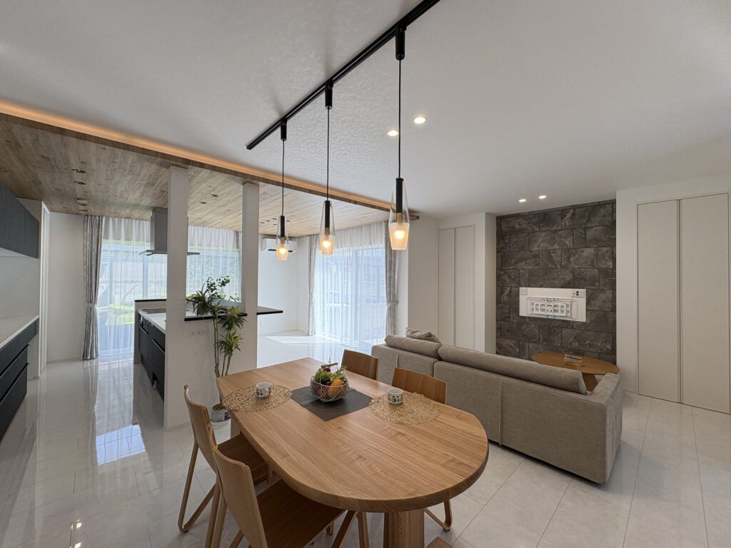 トキワ・ホーム グレイッシュトーンが落ち着くナチュラルモダンな家の建築実例画像2