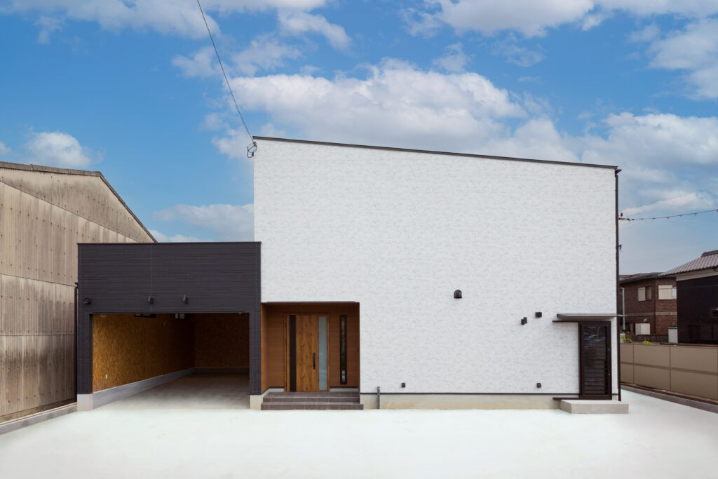 トキワ・ホーム シンプル×機能美。光と木のぬくもりに包まれる、家族が集う理想の住まいの建築実例画像