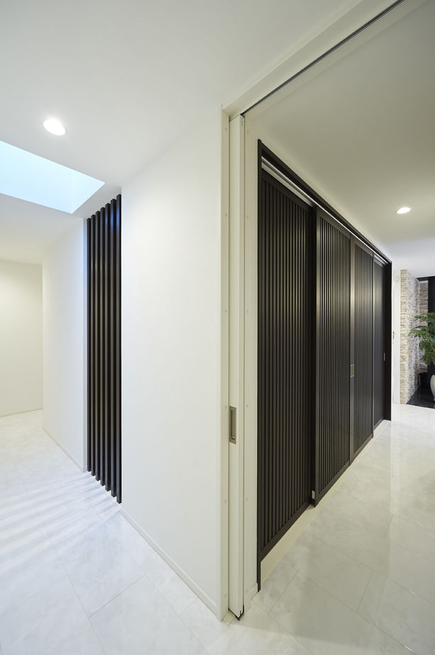 アキュラホーム（AQ Group） 【2000万円台/50坪】こだわりのインナーガレージ、薪ストーブを楽しむLDKを実現。家族が集う平屋の住まいの建築実例画像18