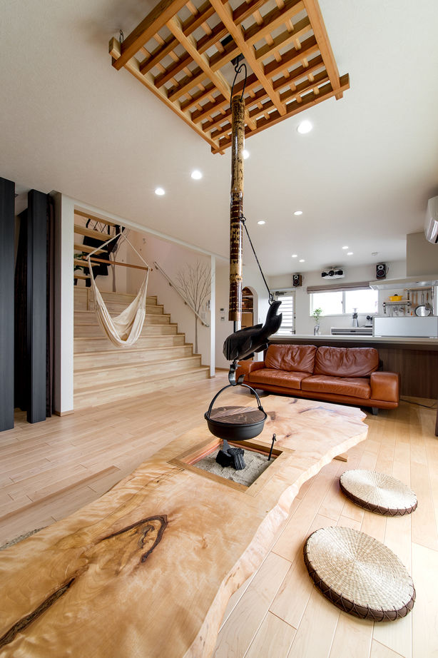 アキュラホーム（AQ Group） 【2000万円台/39坪/間取り図有】ハンモック、囲炉裏、ホームシアター、オモチャ箱のような楽しい住まいの建築実例画像2