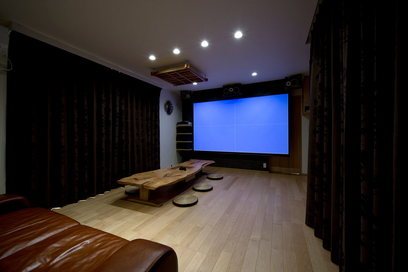 アキュラホーム（AQ Group） 【2000万円台/39坪/間取り図有】ハンモック、囲炉裏、ホームシアター、オモチャ箱のような楽しい住まいの建築実例画像5