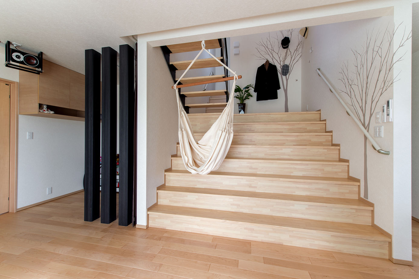 アキュラホーム（AQ Group） 【2000万円台/39坪/間取り図有】ハンモック、囲炉裏、ホームシアター、オモチャ箱のような楽しい住まいの建築実例画像6