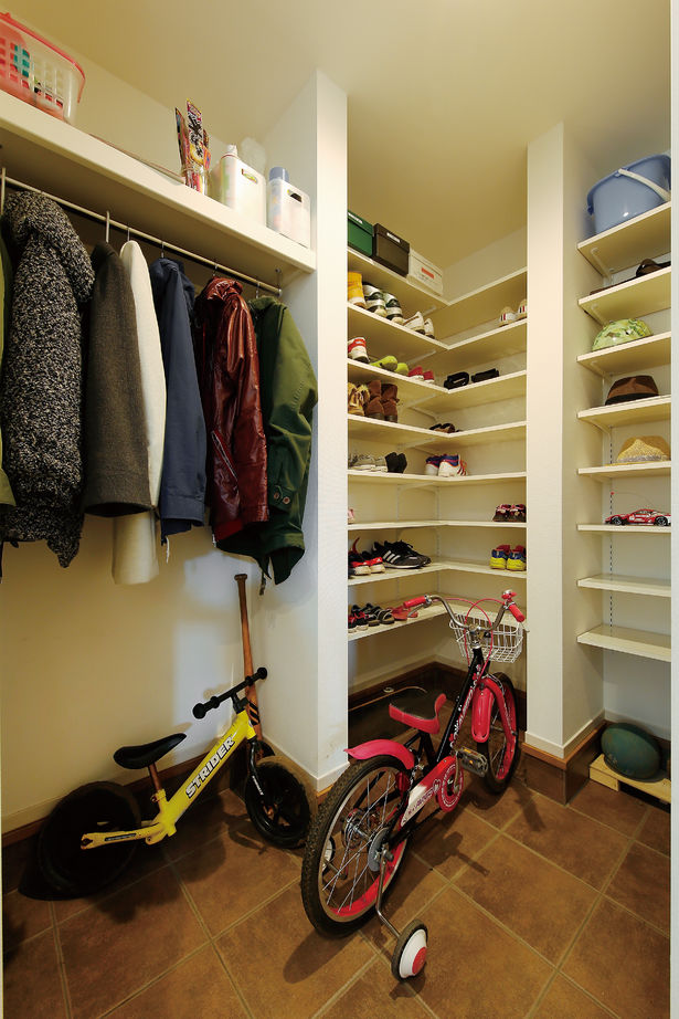 アキュラホーム（AQ Group） 【2000万円台/46坪/間取り図有】ステップ空間に広がりと変化を。家族がのびのび、幸せな団らんを育む住まいの建築実例画像8