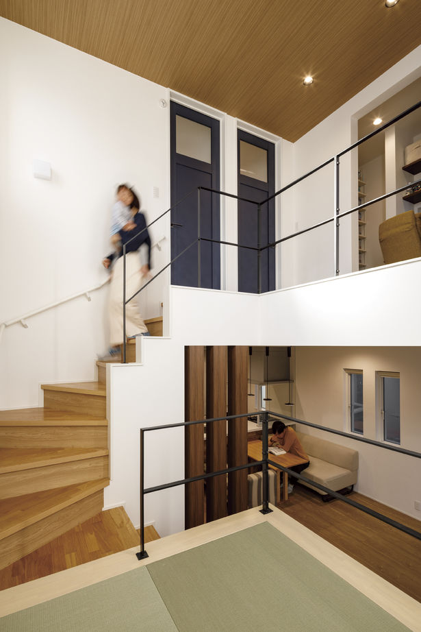 アキュラホーム（AQ Group） 【3000万円台/36.6坪/間取り有/3階】約23坪の敷地にビルトイン付き3階建て。吹き抜け＆スキップフロアの家の建築実例画像3