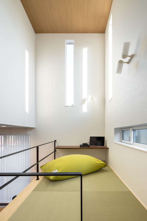 アキュラホーム（AQ Group） 【3000万円台/36.6坪/間取り有/3階】約23坪の敷地にビルトイン付き3階建て。吹き抜け＆スキップフロアの家の建築実例画像5