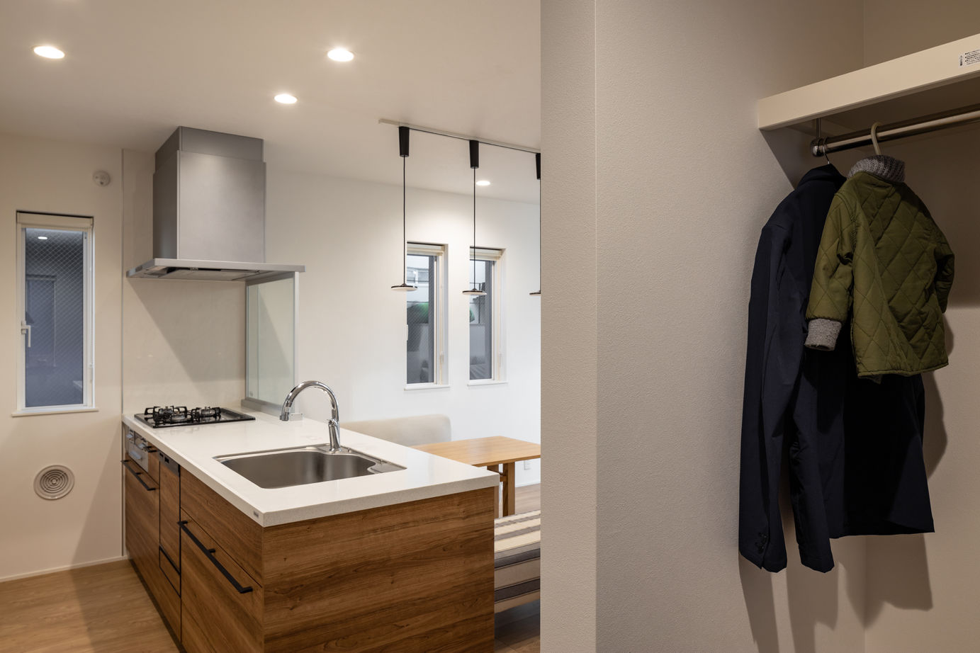 アキュラホーム（AQ Group） 【3000万円台/36.6坪/間取り有/3階】約23坪の敷地にビルトイン付き3階建て。吹き抜け＆スキップフロアの家の建築実例画像6