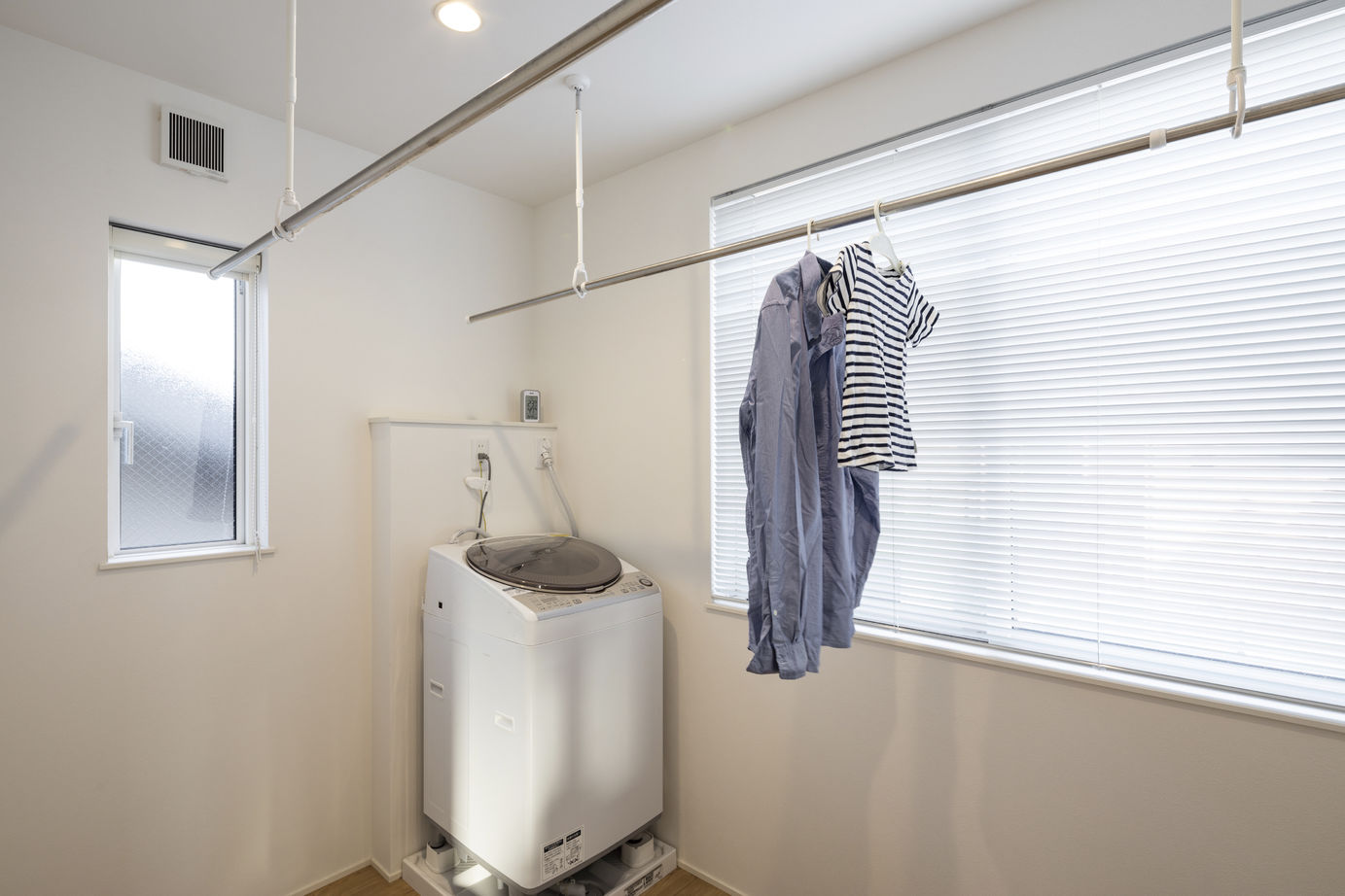 アキュラホーム（AQ Group） 【3000万円台/36.6坪/間取り有/3階】約23坪の敷地にビルトイン付き3階建て。吹き抜け＆スキップフロアの家の建築実例画像10