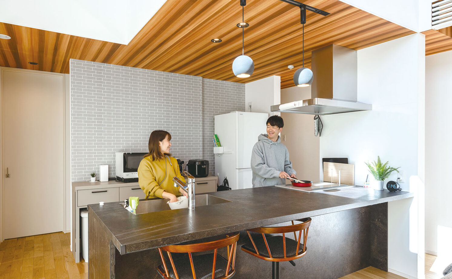 アキュラホーム（AQ Group） 木目×ブラックで整えた”お気に入り”が詰まったインテリアの建築実例画像2