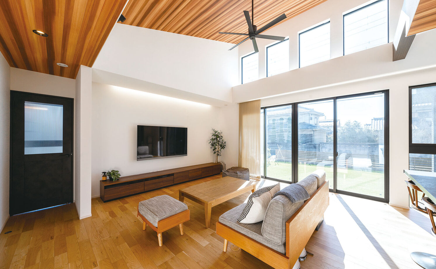 アキュラホーム（AQ Group） 木目×ブラックで整えた”お気に入り”が詰まったインテリアの建築実例画像3