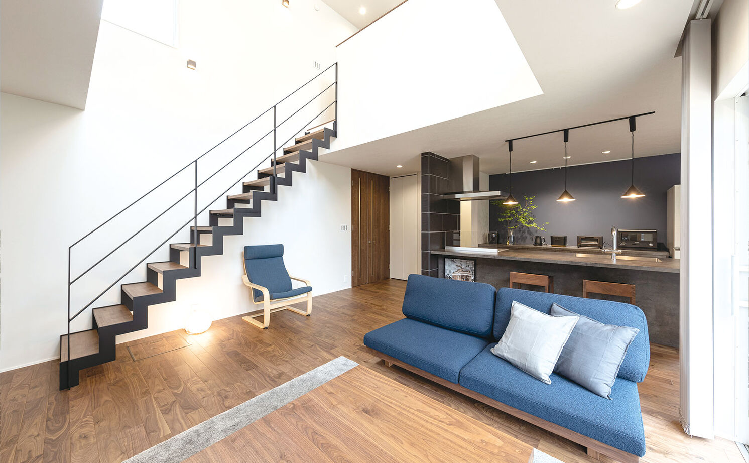 アキュラホーム（AQ Group） うつろう景色とともに心地よく暮らす、光と緑を感じるウッドデッキのある家の建築実例画像2