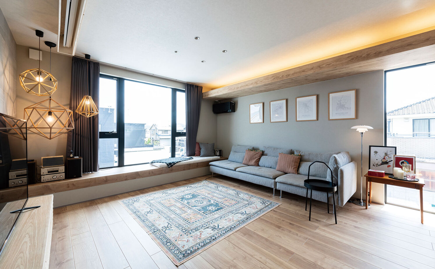 アキュラホーム（AQ Group） 34帖の圧倒的大空間！自然光をたっぷりと取り入れるLDKのお家の建築実例画像2