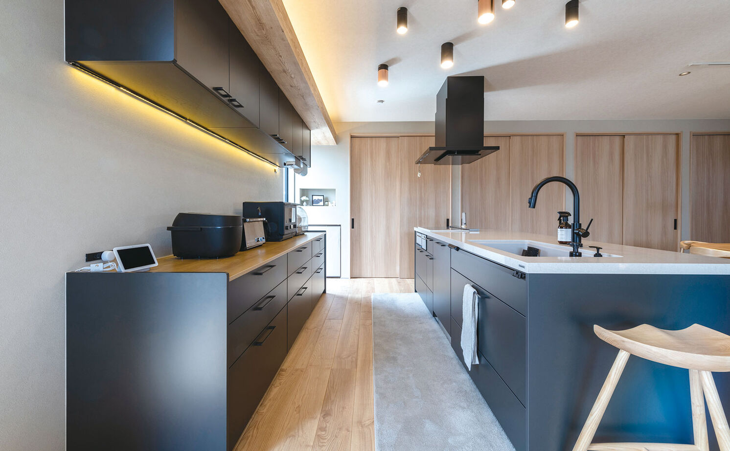 アキュラホーム（AQ Group） 34帖の圧倒的大空間！自然光をたっぷりと取り入れるLDKのお家の建築実例画像3