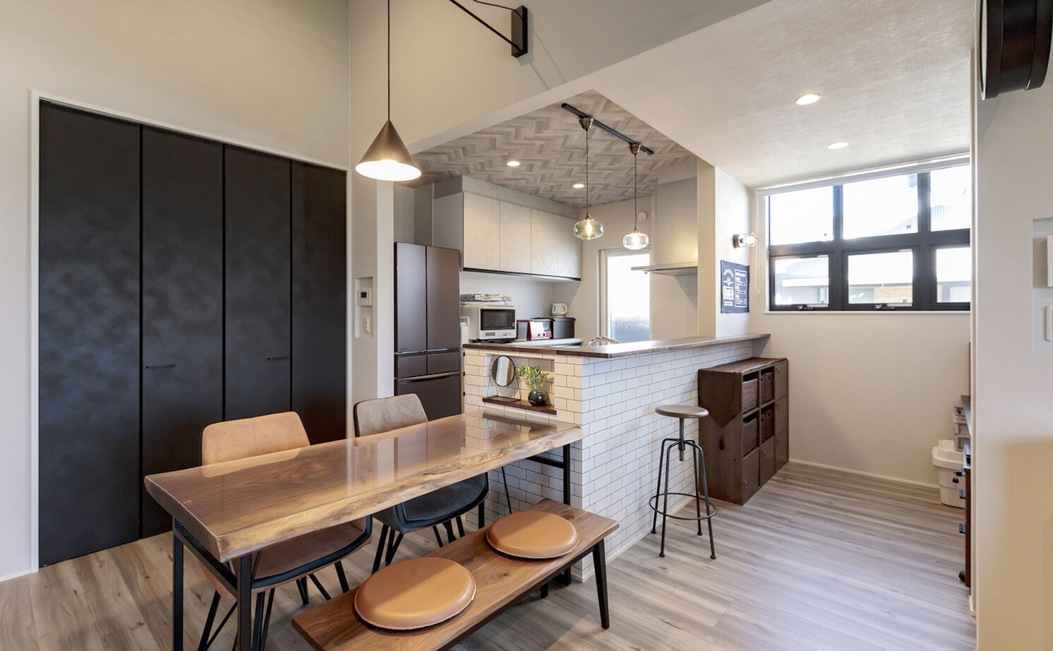 アキュラホーム（AQ Group） 吹き抜けと間接照明が織りなす、開放的な平屋の暮らしの建築実例画像3