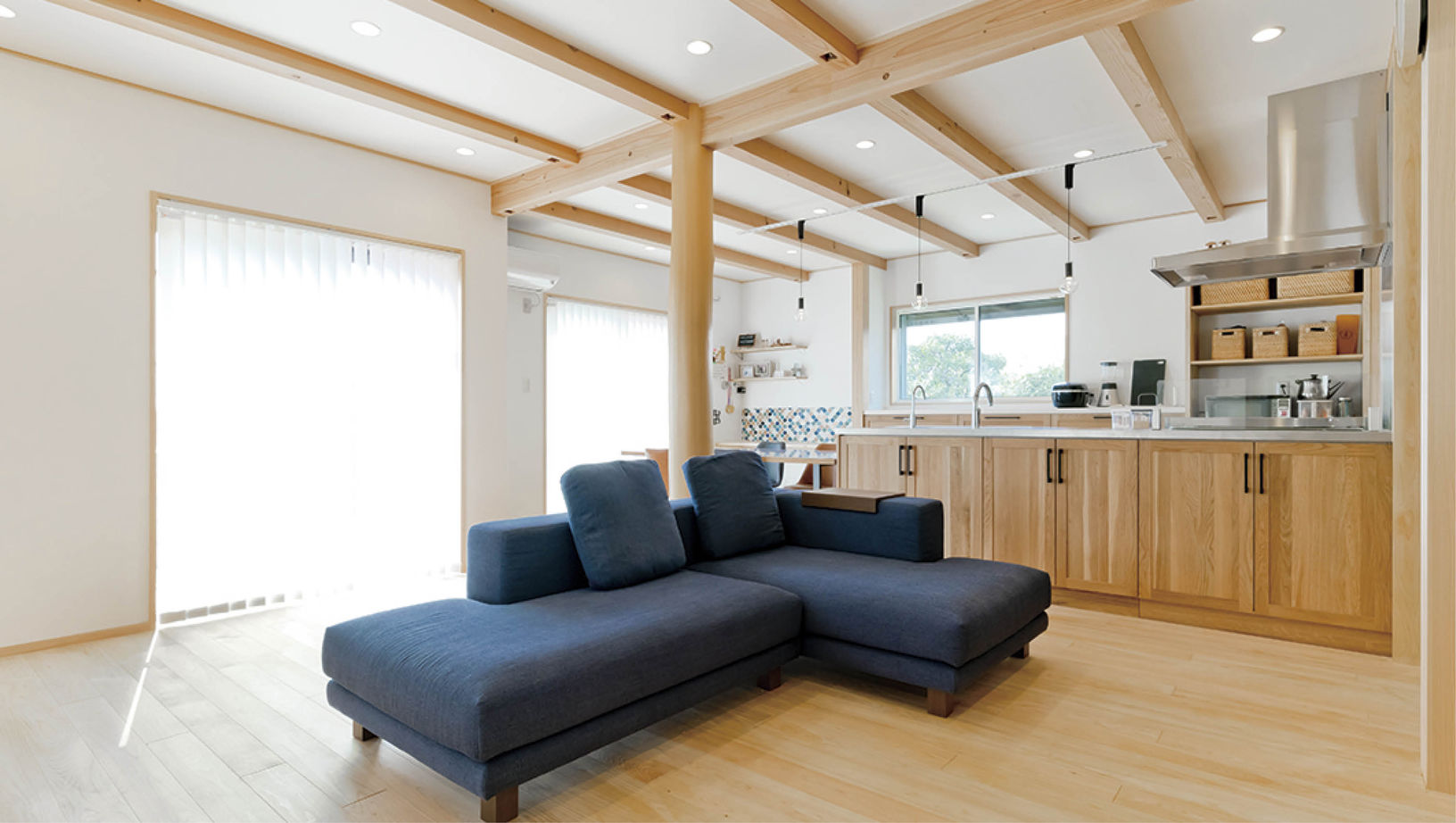 かみえ工務店 【2000万円～2500万円／大阪府岸和田市】漆喰と無垢に囲まれた和ナチュラルな家の建築実例画像3