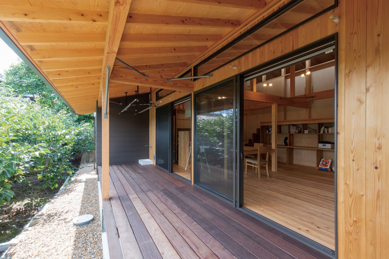 かみえ工務店 【1000万円台】無垢の味わいを存分に。建築家とコラボしたビルトインガレージのある平屋の建築実例画像7