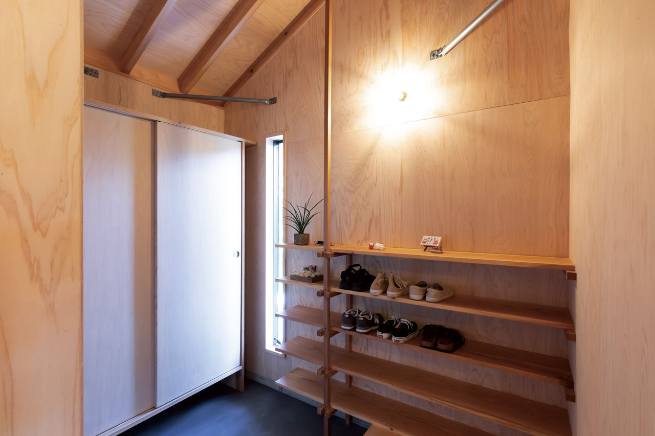 かみえ工務店 【1000万円台】無垢の味わいを存分に。建築家とコラボしたビルトインガレージのある平屋の建築実例画像10