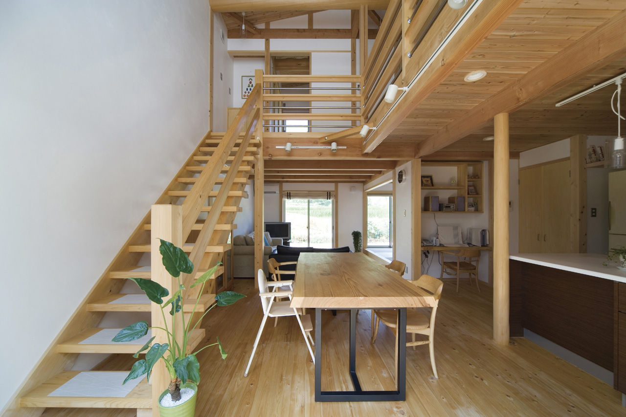 かみえ工務店 【2000万円台】大きな吹抜け、大きな窓から光がいっぱい。「空のある家」の建築実例画像3