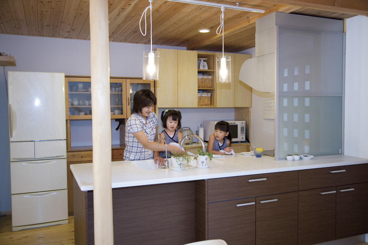 かみえ工務店 【2000万円台】大きな吹抜け、大きな窓から光がいっぱい。「空のある家」の建築実例画像4