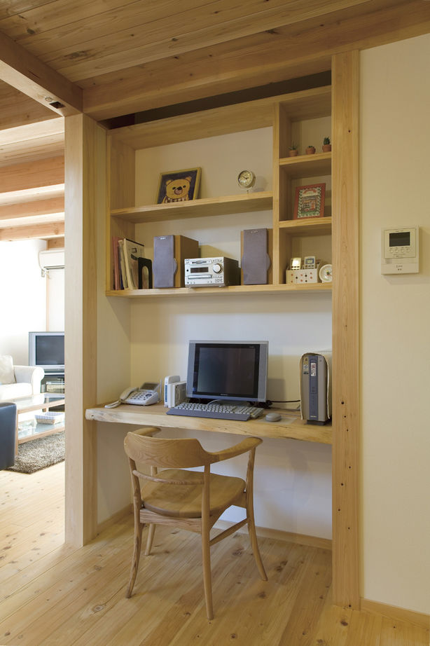 かみえ工務店 【2000万円台】大きな吹抜け、大きな窓から光がいっぱい。「空のある家」の建築実例画像5