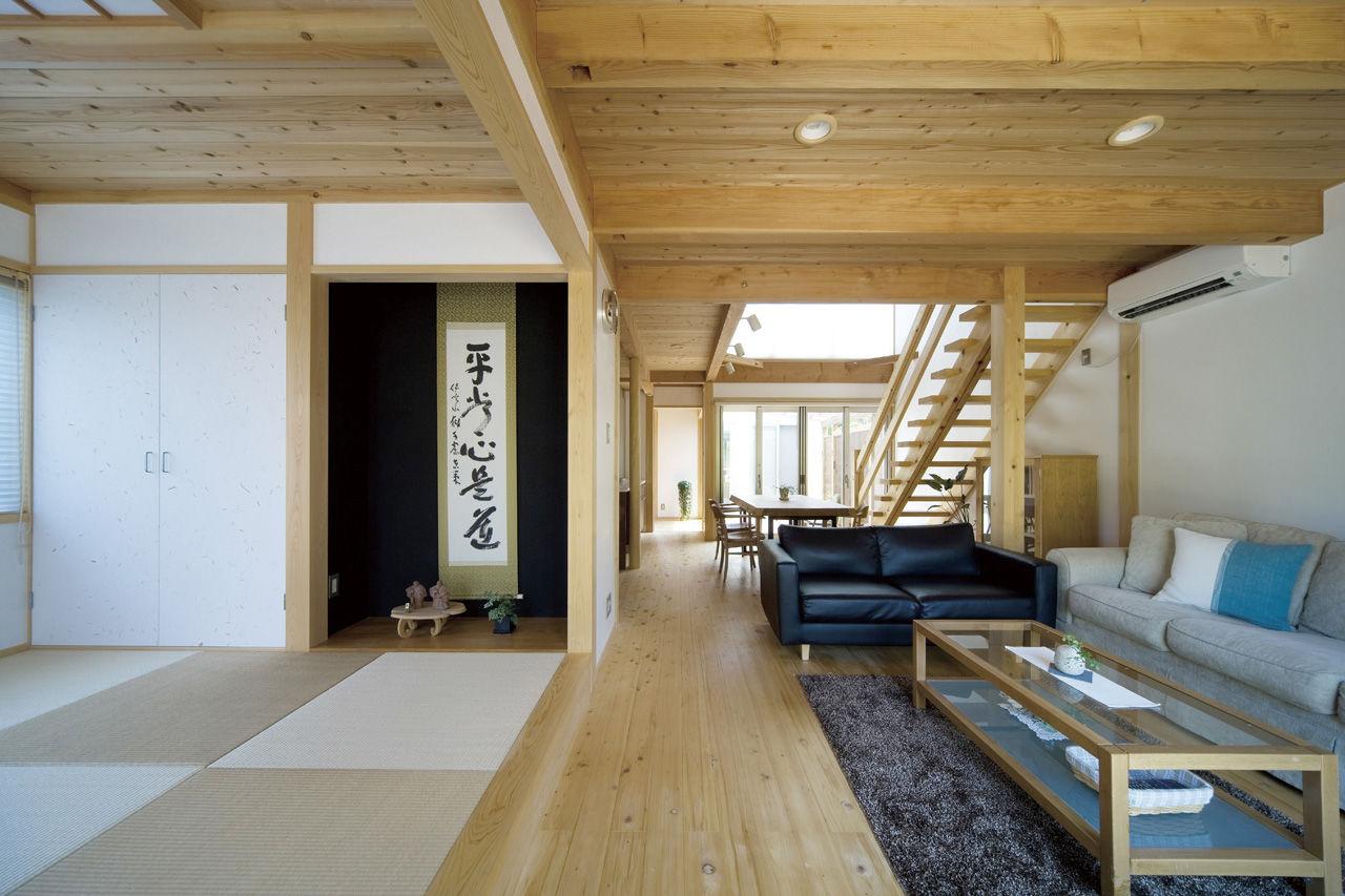 かみえ工務店 【2000万円台】大きな吹抜け、大きな窓から光がいっぱい。「空のある家」の建築実例画像6