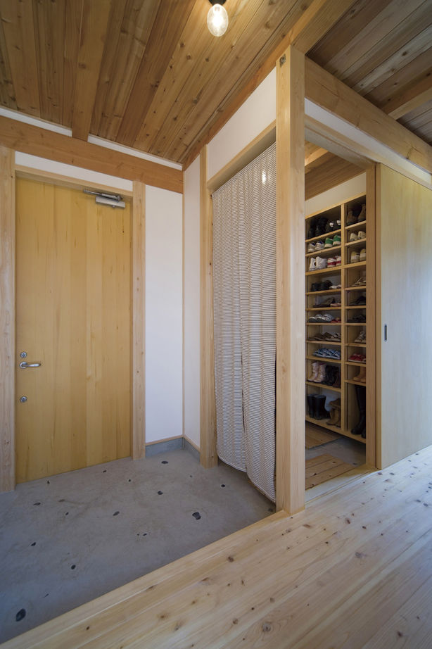 かみえ工務店 【2000万円台】大きな吹抜け、大きな窓から光がいっぱい。「空のある家」の建築実例画像9