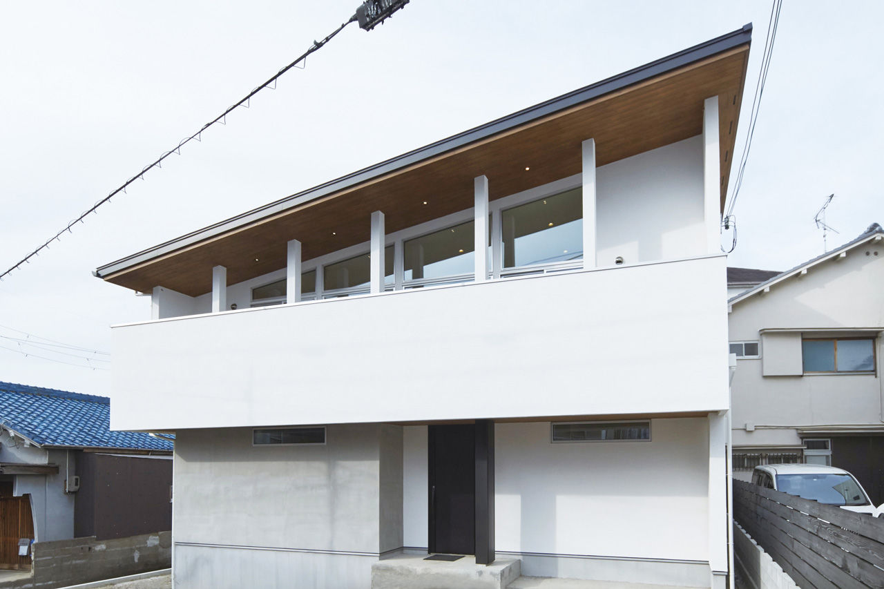 かみえ工務店 【2000万円台／大阪府岸和田市】２階に配置したLDKの壁一面ガラス張りは圧巻！スタイリッシュな「木の家」の建築実例画像2