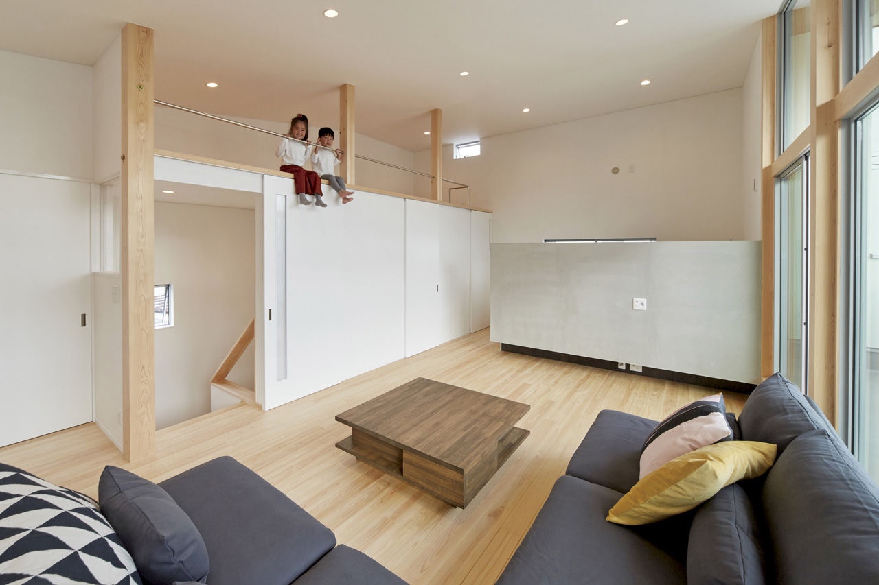 かみえ工務店 【2000万円台／大阪府岸和田市】２階に配置したLDKの壁一面ガラス張りは圧巻！スタイリッシュな「木の家」の建築実例画像3