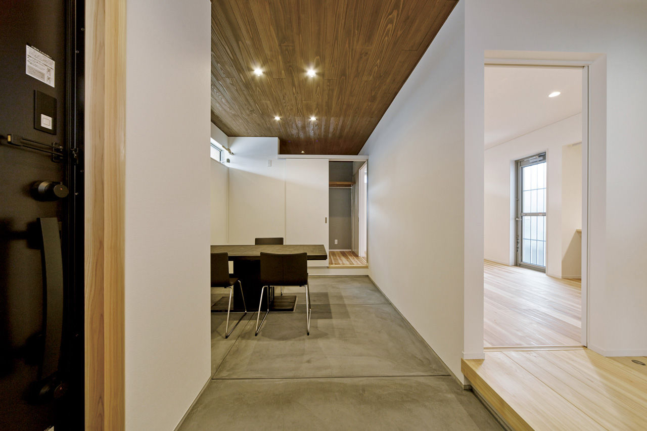 かみえ工務店 【2000万円台／大阪府岸和田市】２階に配置したLDKの壁一面ガラス張りは圧巻！スタイリッシュな「木の家」の建築実例画像8