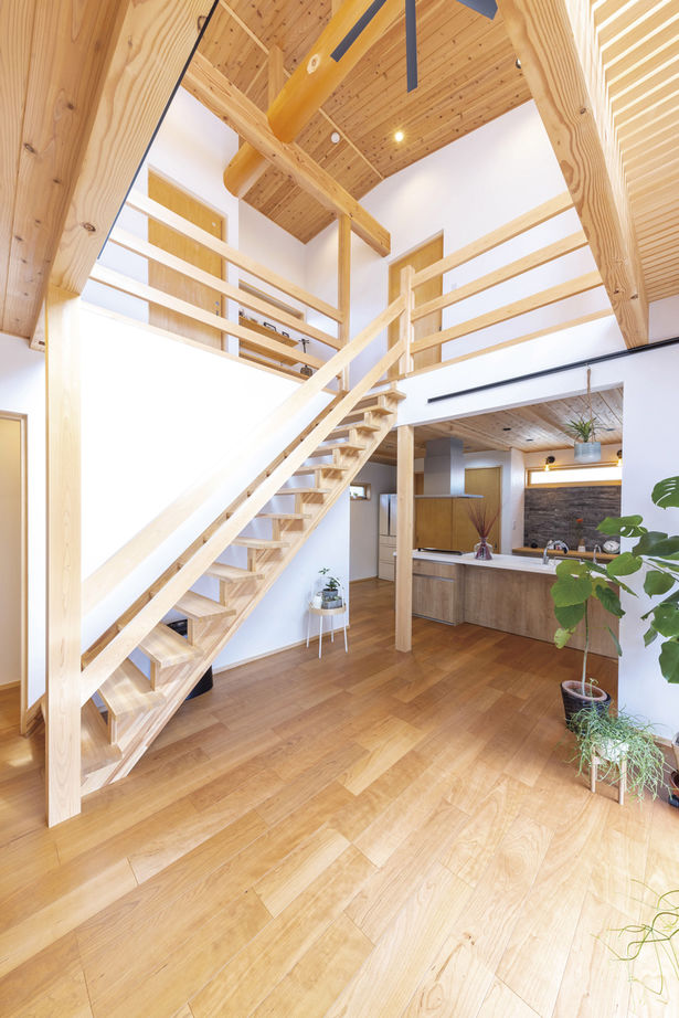 かみえ工務店 【1000万円台】タテにヨコに広がる「木の家」は、和を控えたナチュラルスタイルの建築実例画像5