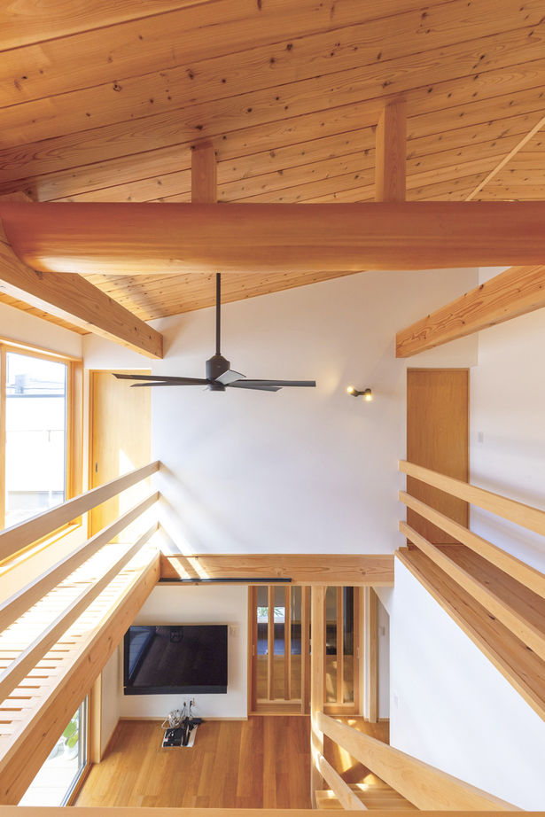 かみえ工務店 【1000万円台】タテにヨコに広がる「木の家」は、和を控えたナチュラルスタイルの建築実例画像6