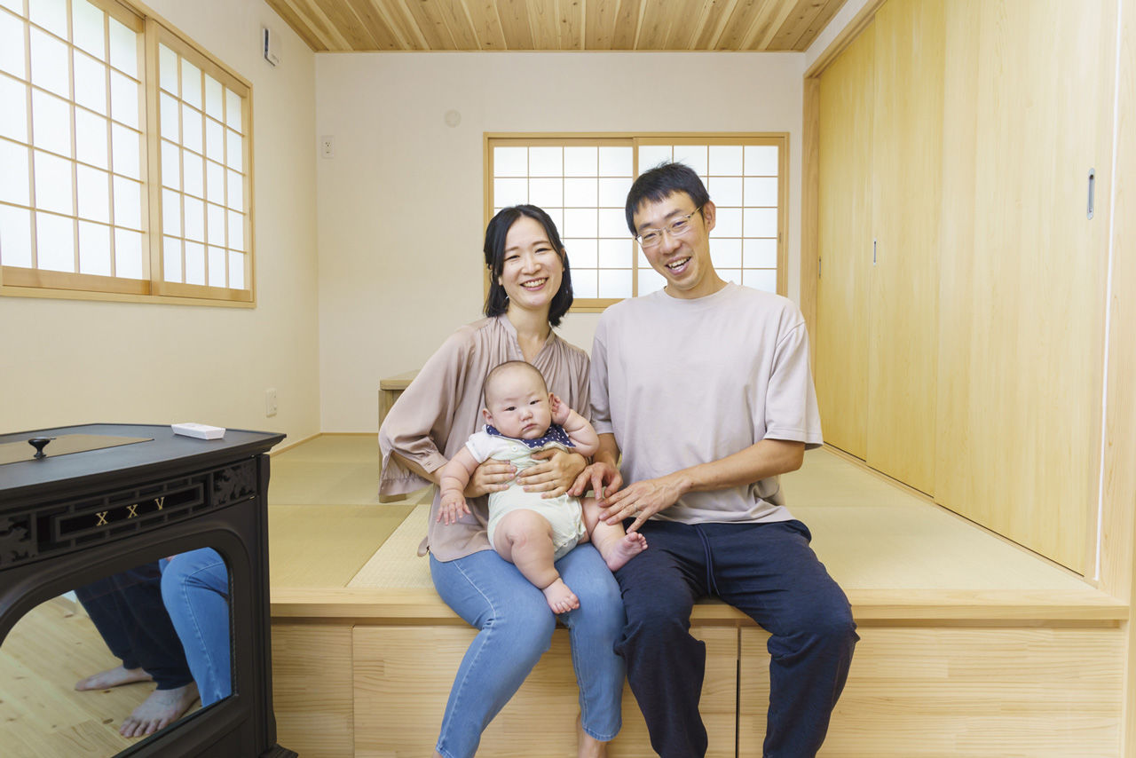 かみえ工務店 【2000万円台】大きな吹抜けで、１階と２階の一体感を演出。「暖炉のある木の家」の建築実例画像10